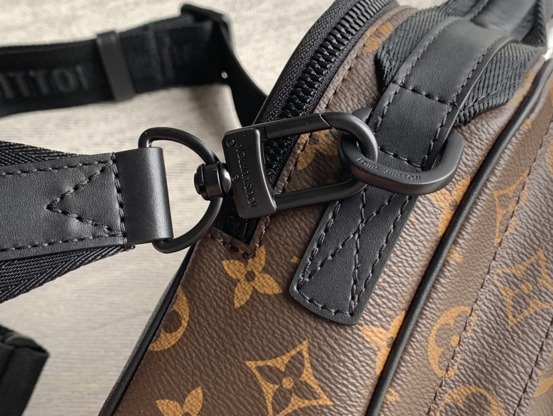 High Quality Luxury Louis Vuitton Quest Bag product detail
