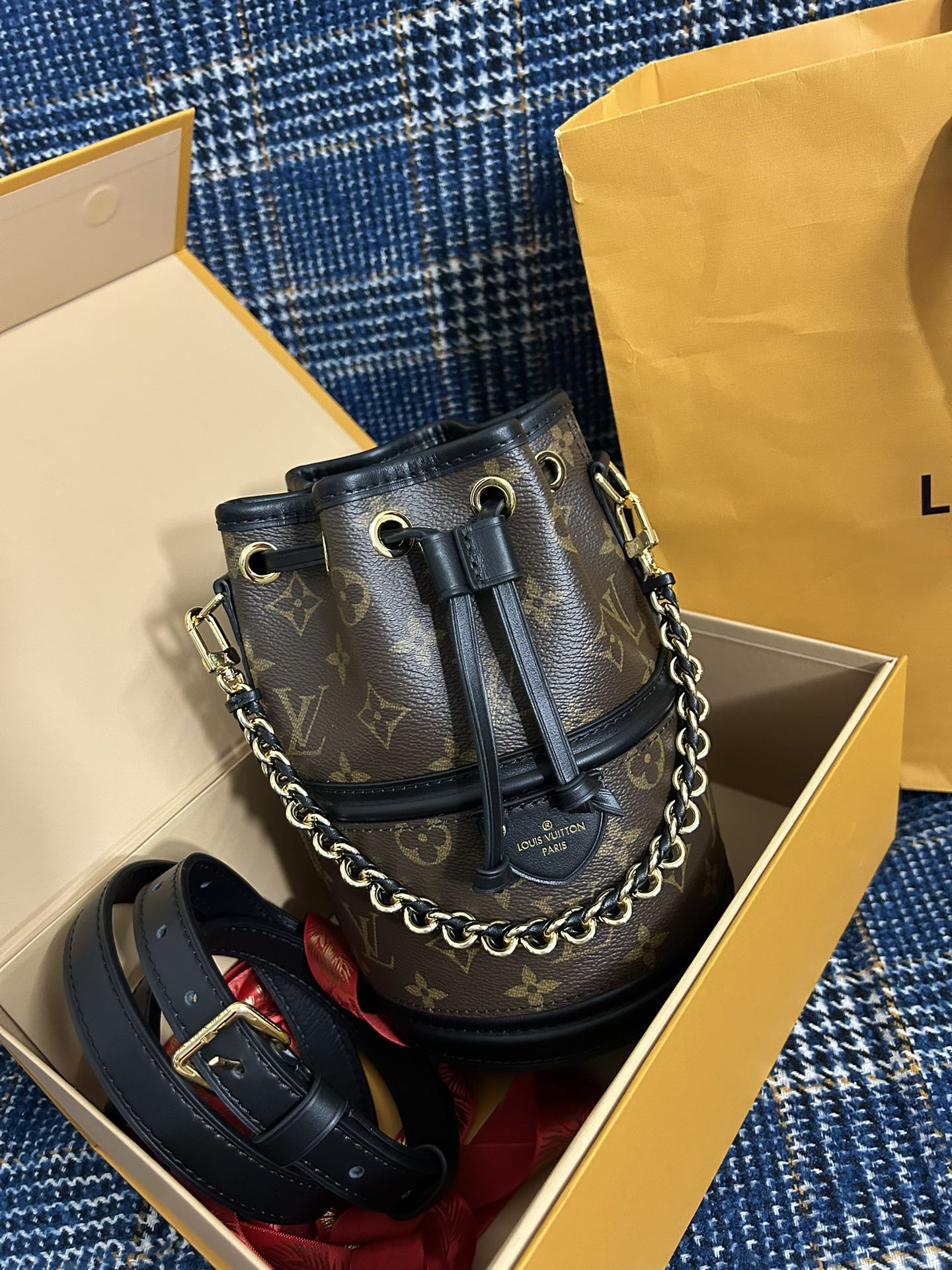 High Quality Luxury Louis Vuitton Canoé Bag product detail