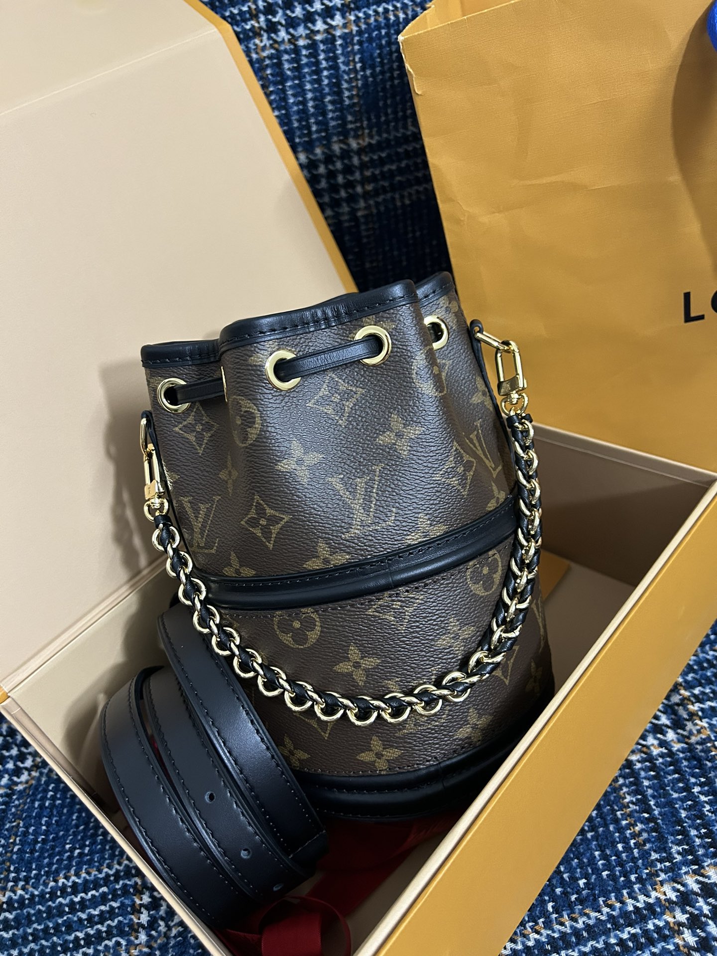 High Quality Luxury Louis Vuitton Canoé Bag product detail