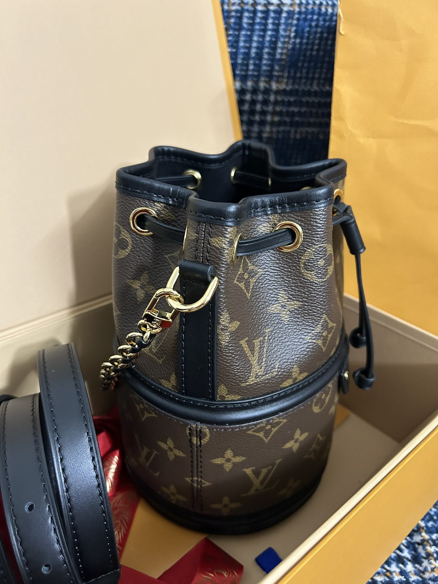 High Quality Luxury Louis Vuitton Canoé Bag product detail