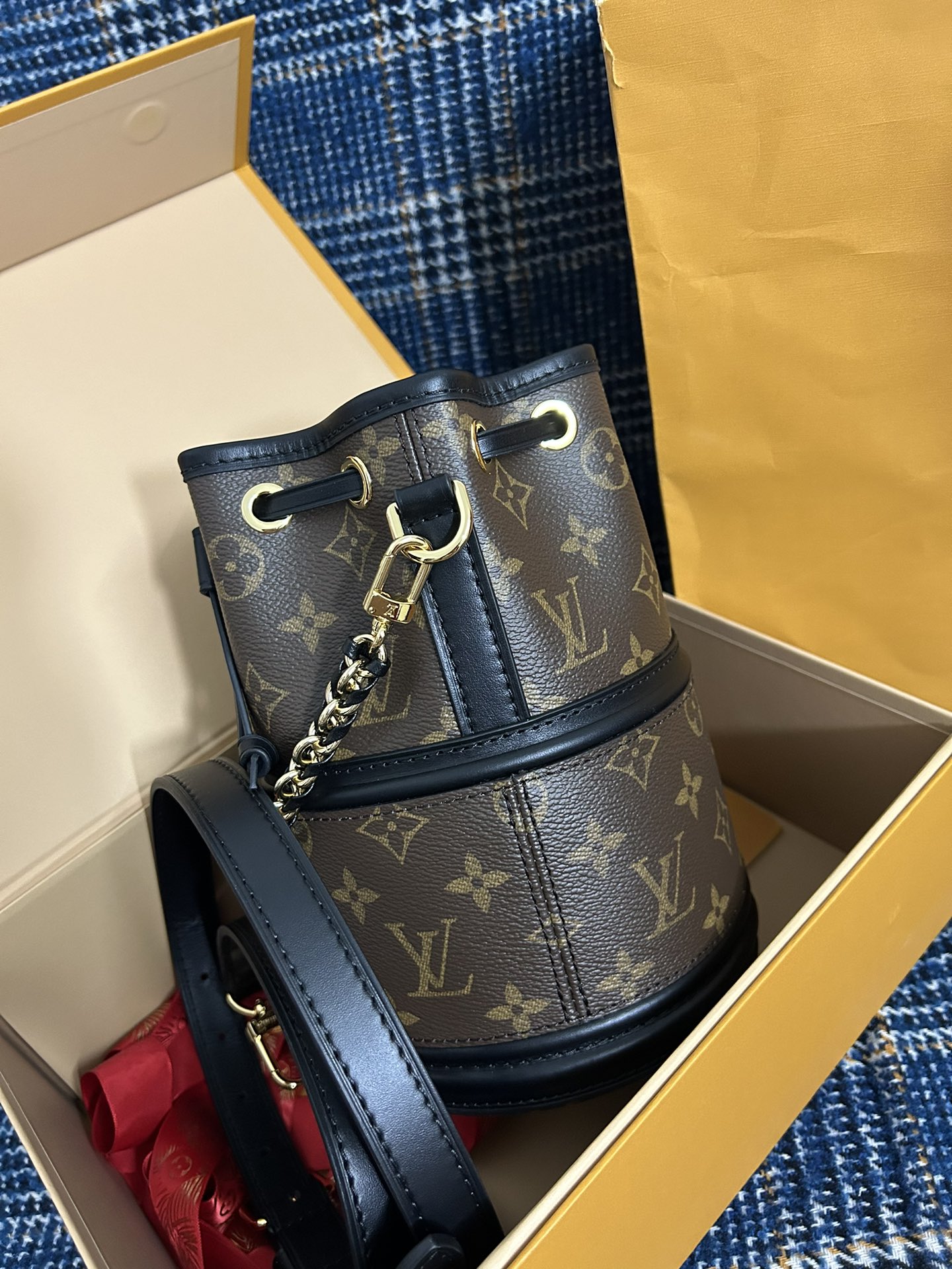 High Quality Luxury Louis Vuitton Canoé Bag product detail
