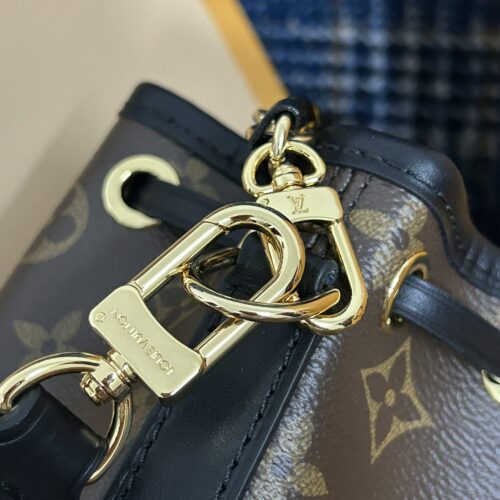 Louis Vuitton Canoé Bag product photo 7