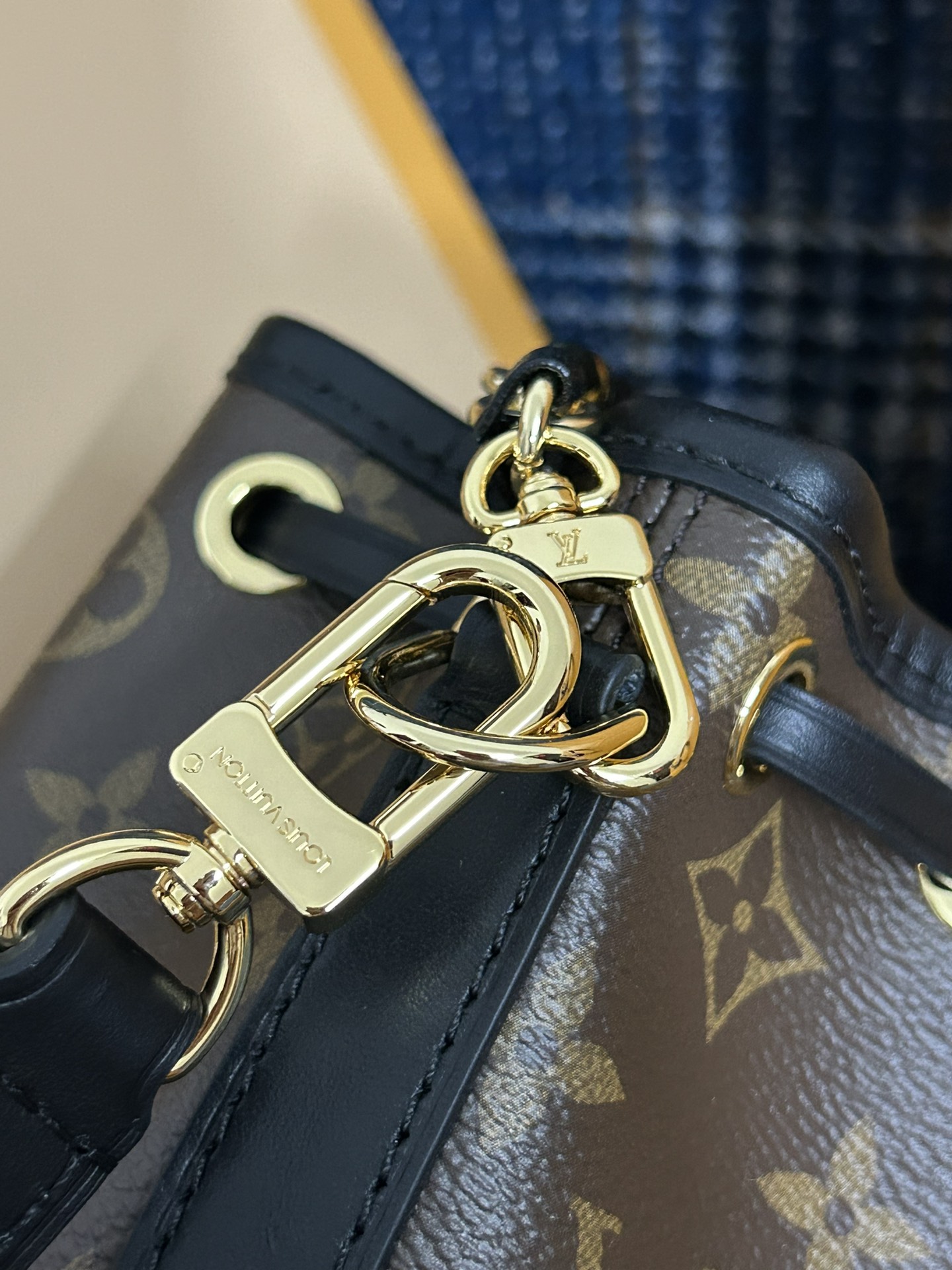 High Quality Luxury Louis Vuitton Canoé Bag product detail