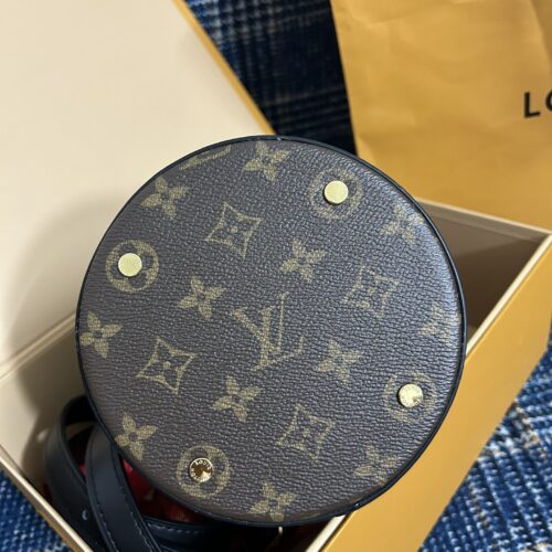 Louis Vuitton Canoé Bag product photo 8
