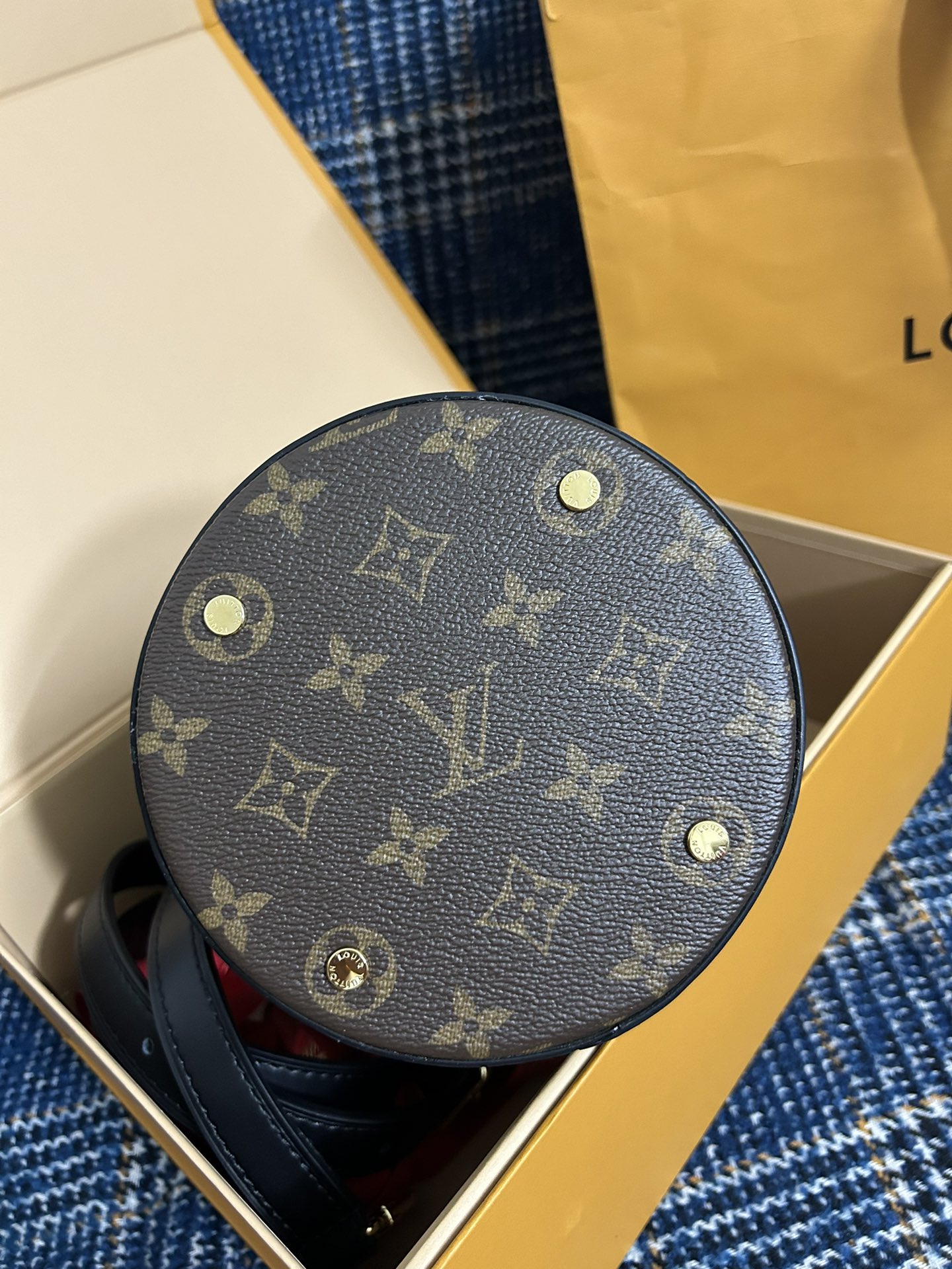High Quality Luxury Louis Vuitton Canoé Bag product detail