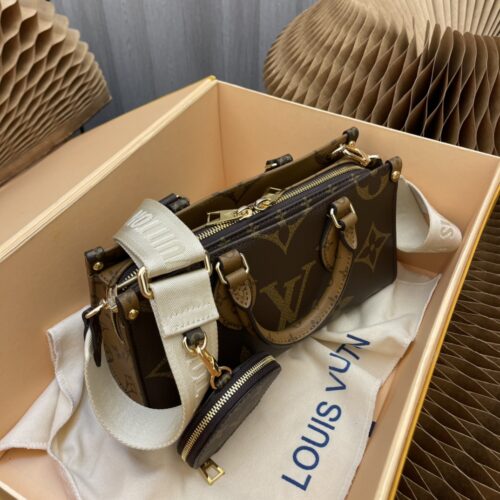 Louis Vuitton OnTheGo Bag product photo 3
