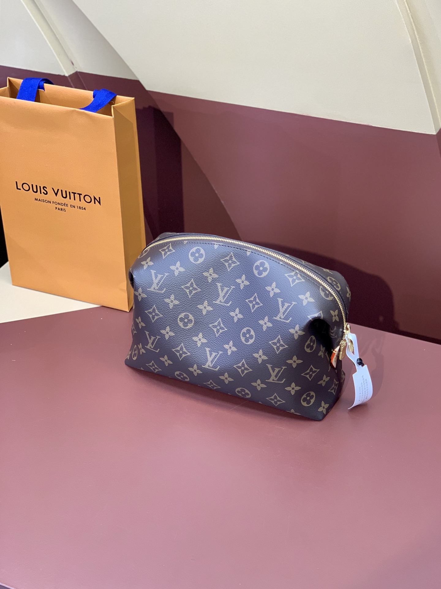 High Quality Luxury Louis Vuitton Makeup Bag – Style 42980