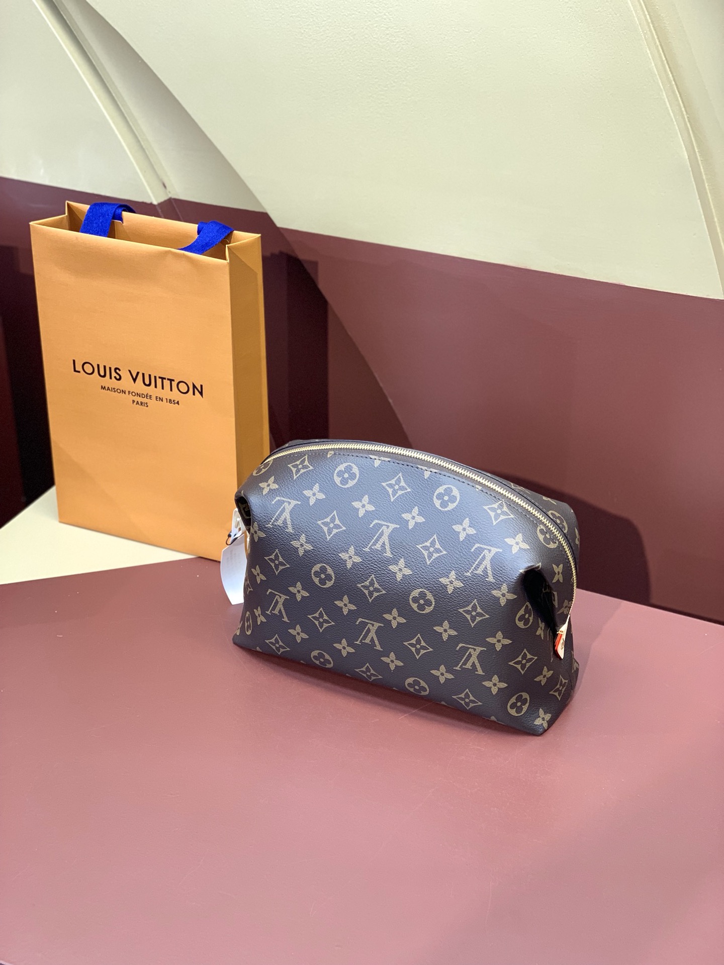 High Quality Luxury Louis Vuitton Makeup Bag – Style 42980 product detail