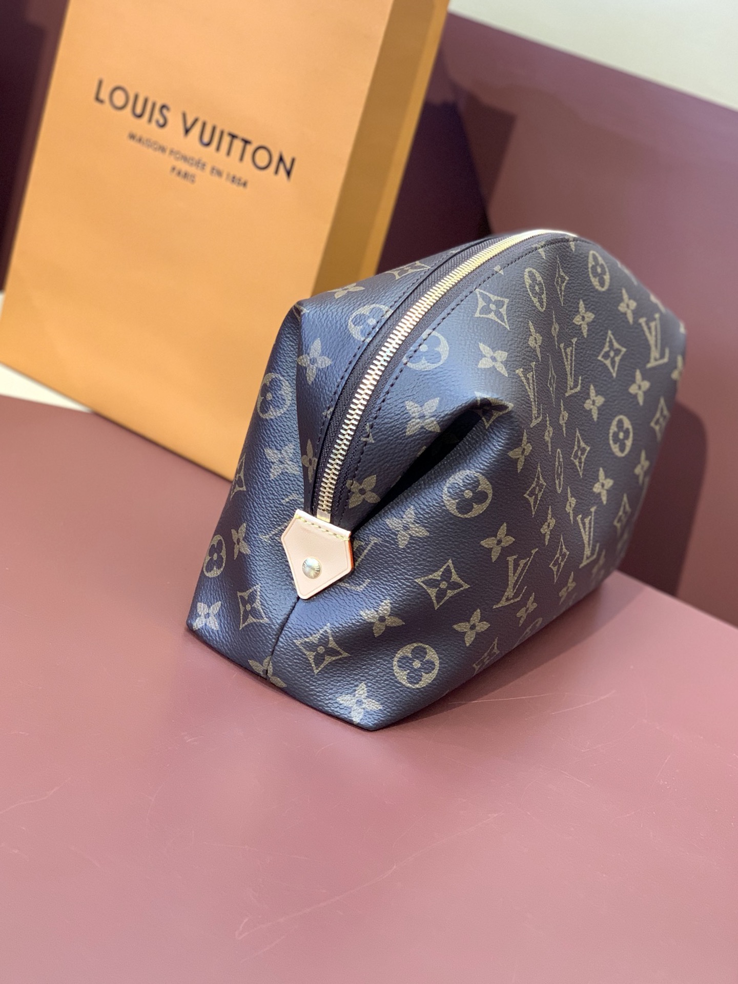 High Quality Luxury Louis Vuitton Makeup Bag – Style 42980 product detail