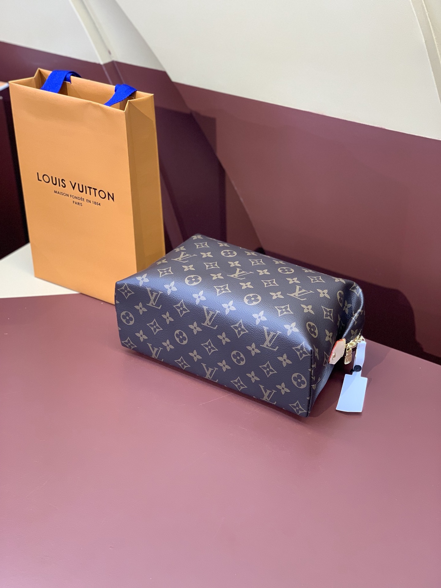 High Quality Luxury Louis Vuitton Makeup Bag – Style 42980 product detail