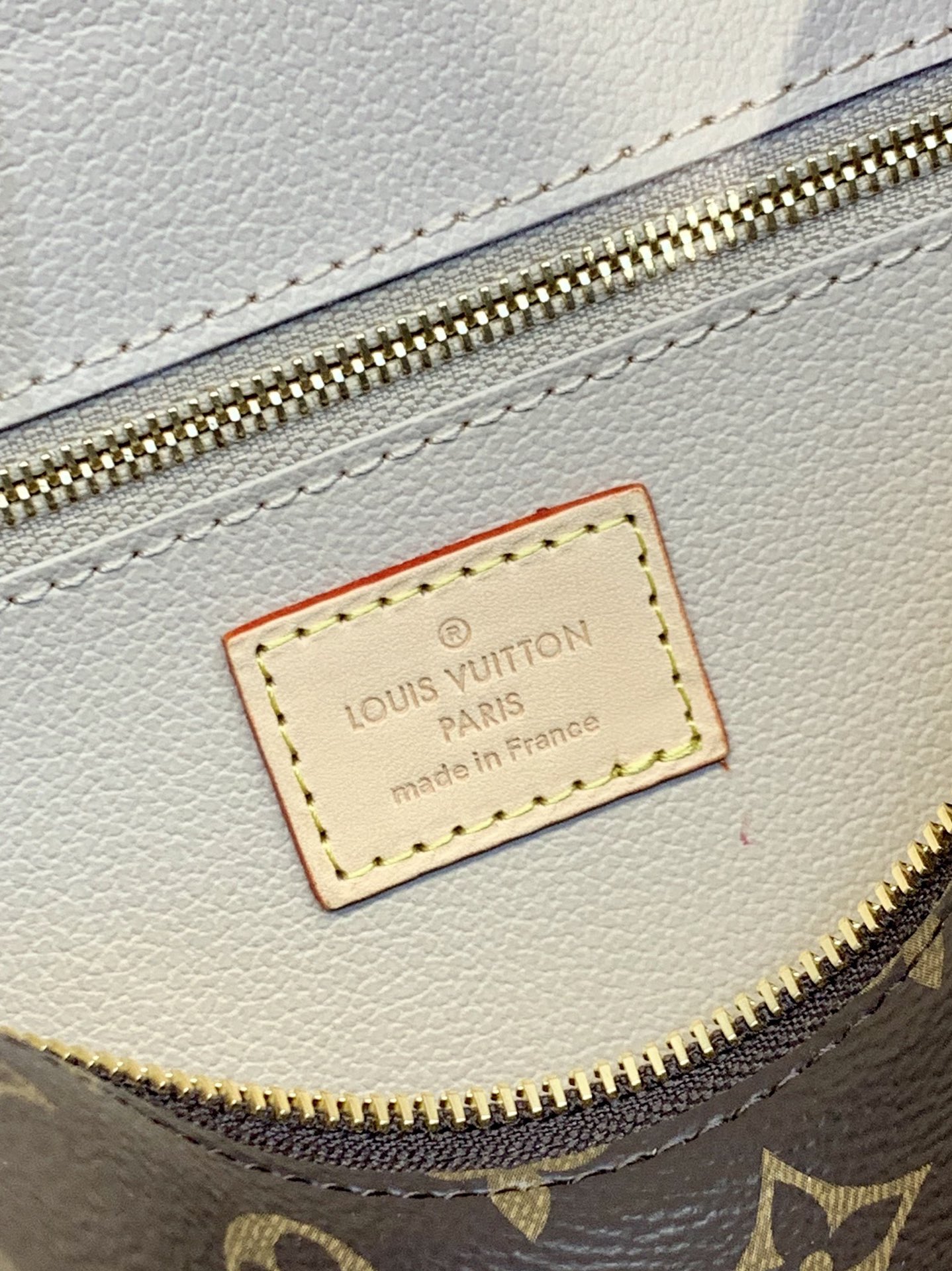 High Quality Luxury Louis Vuitton Makeup Bag – Style 42980 product detail