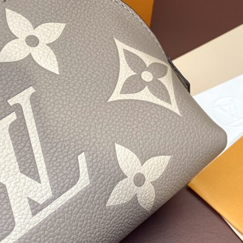 Louis Vuitton Makeup Bag product photo 7