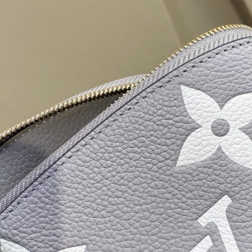 Louis Vuitton Makeup Bag product photo 8