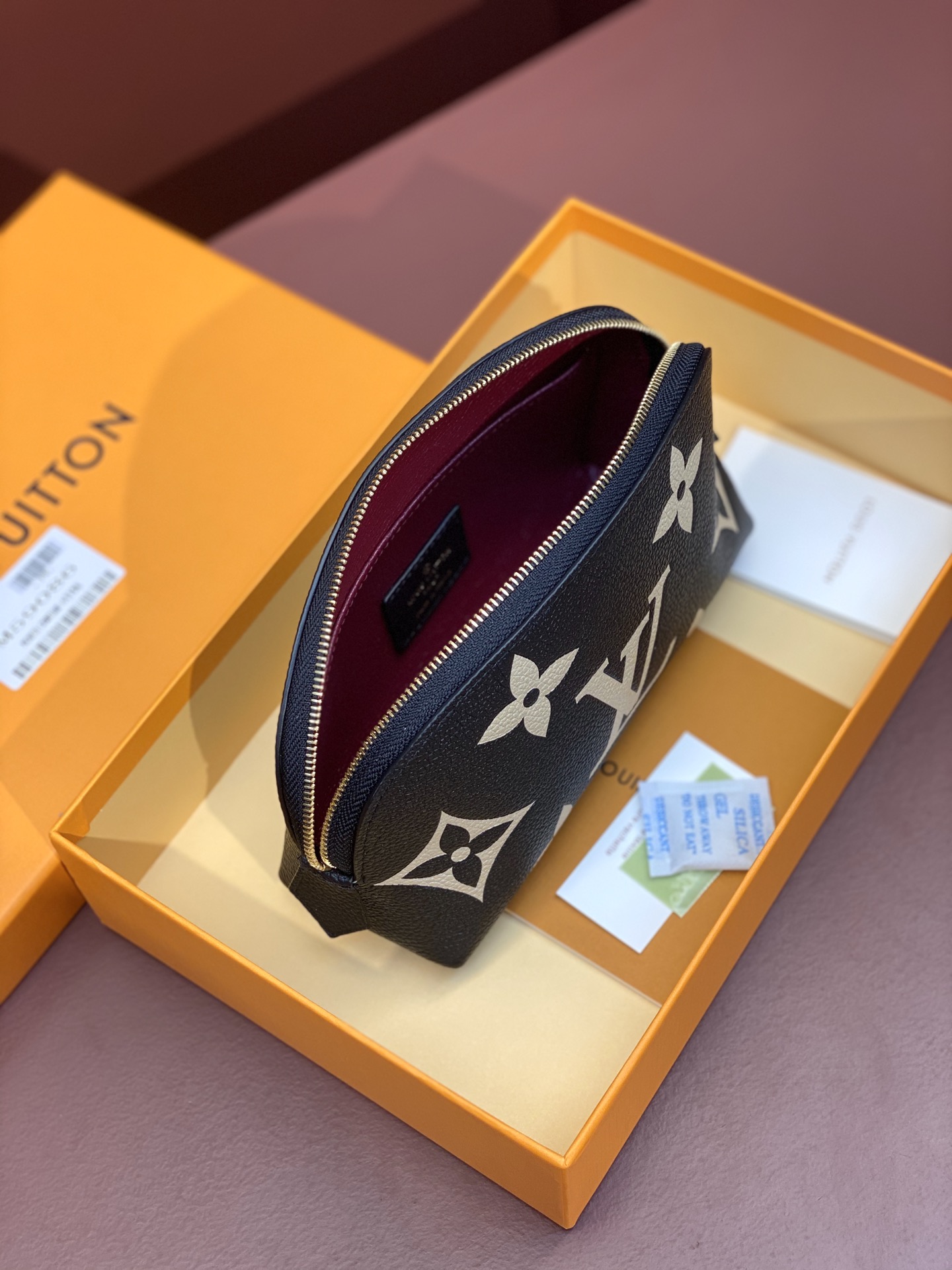High Quality Luxury Louis Vuitton Makeup Bag – Style 43013 product detail