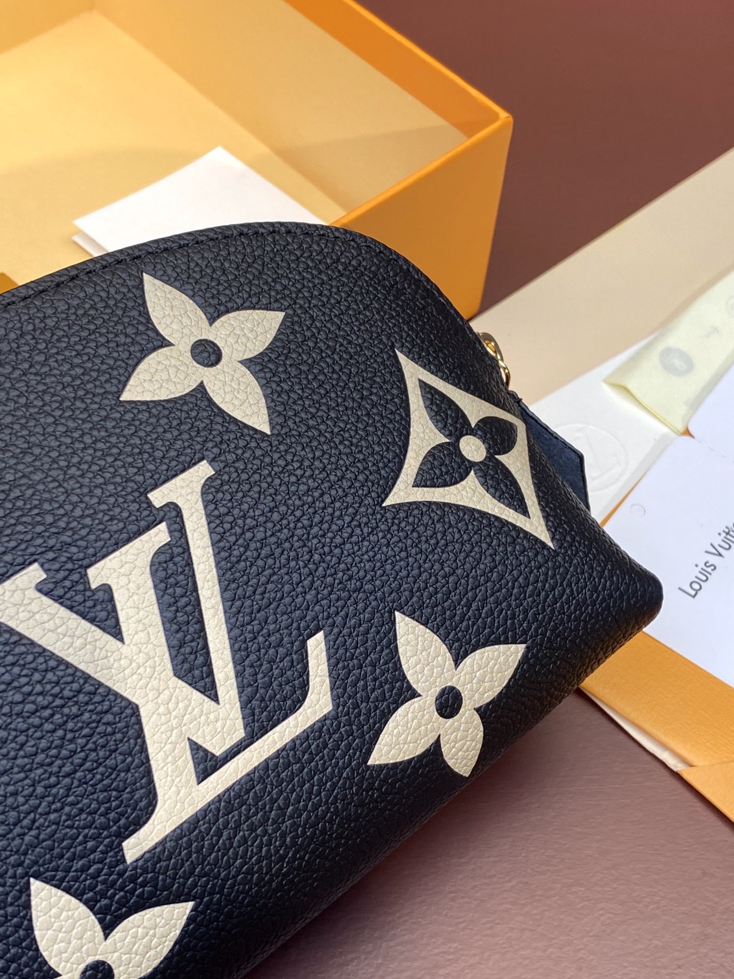 High Quality Luxury Louis Vuitton Makeup Bag – Style 43013 product detail