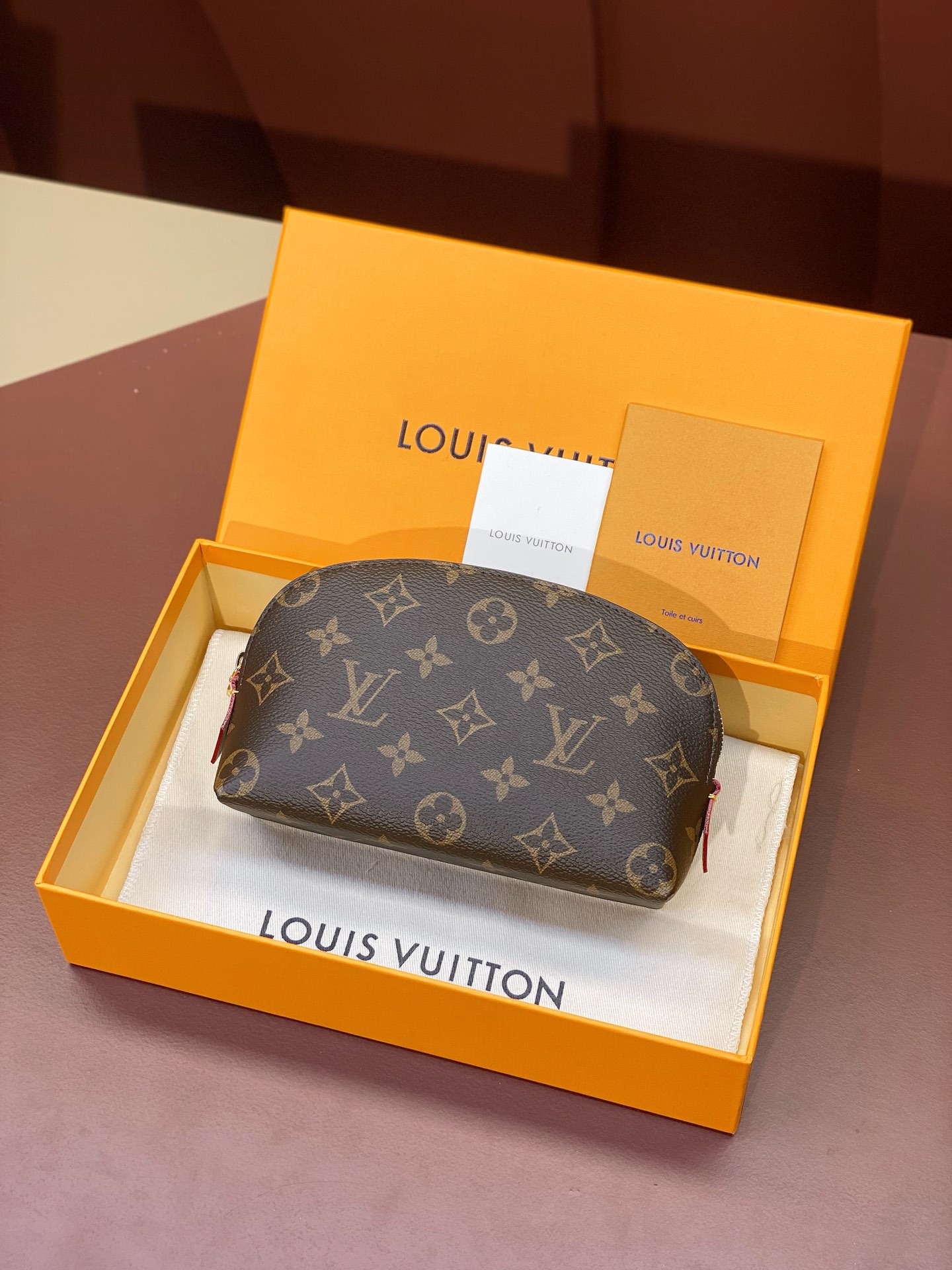 High Quality Luxury Louis Vuitton Makeup Bag – Style 43030