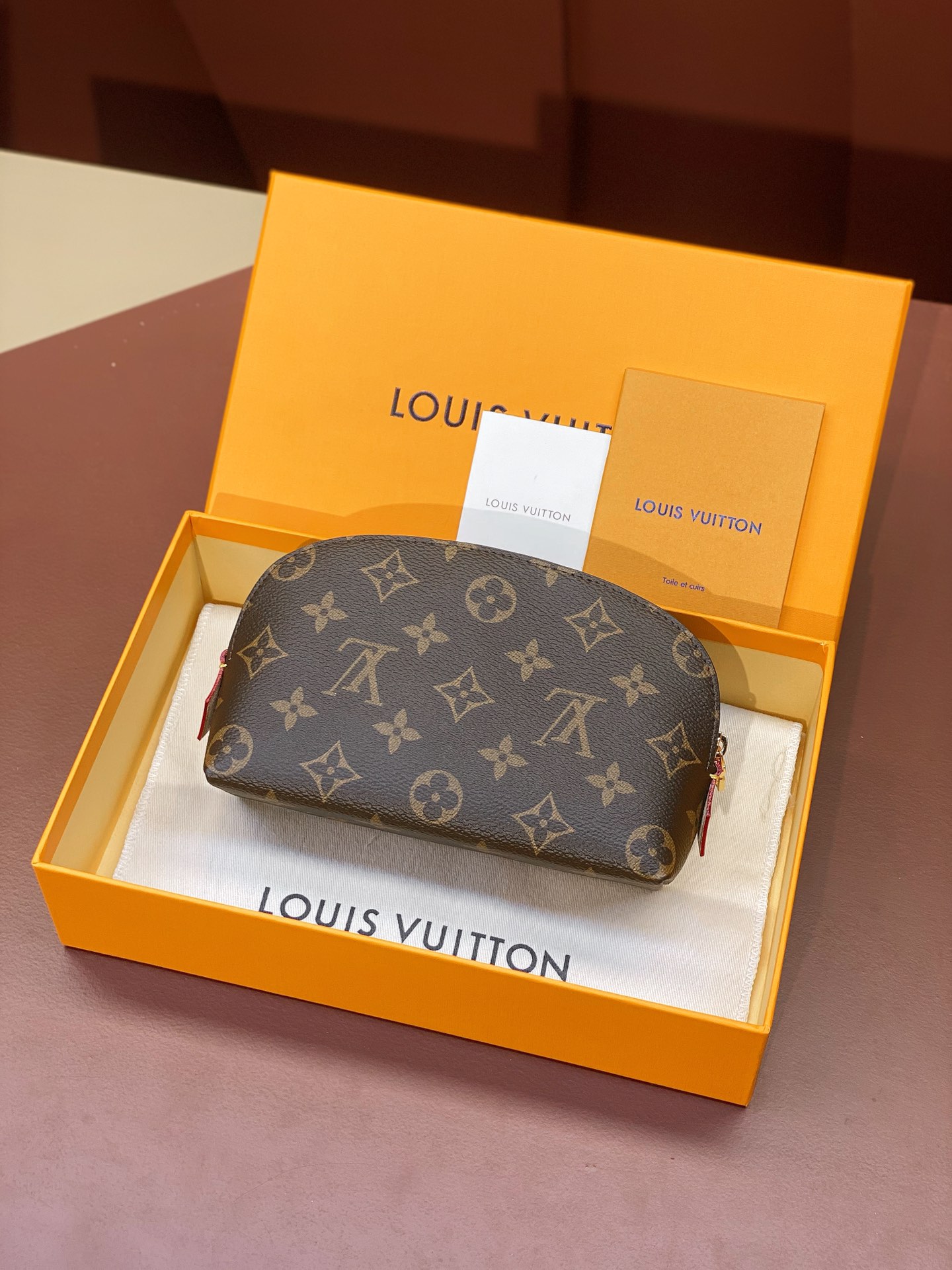 High Quality Luxury Louis Vuitton Makeup Bag – Style 43030 product detail