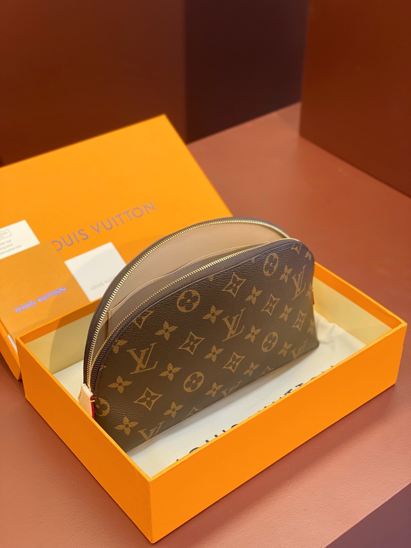 High Quality Luxury Louis Vuitton Makeup Bag – Style 43036 product detail