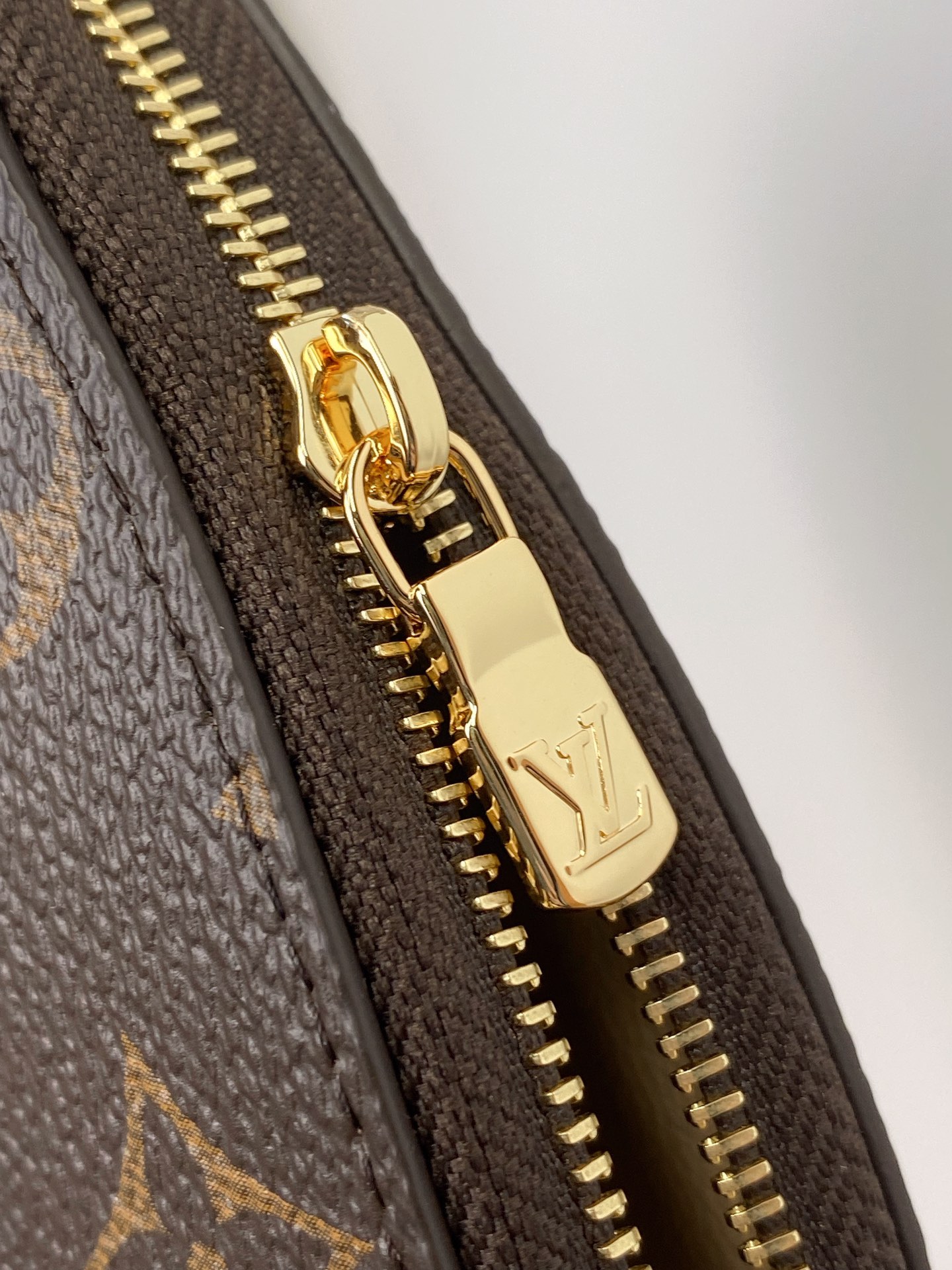 High Quality Luxury Louis Vuitton Makeup Bag – Style 43036 product detail