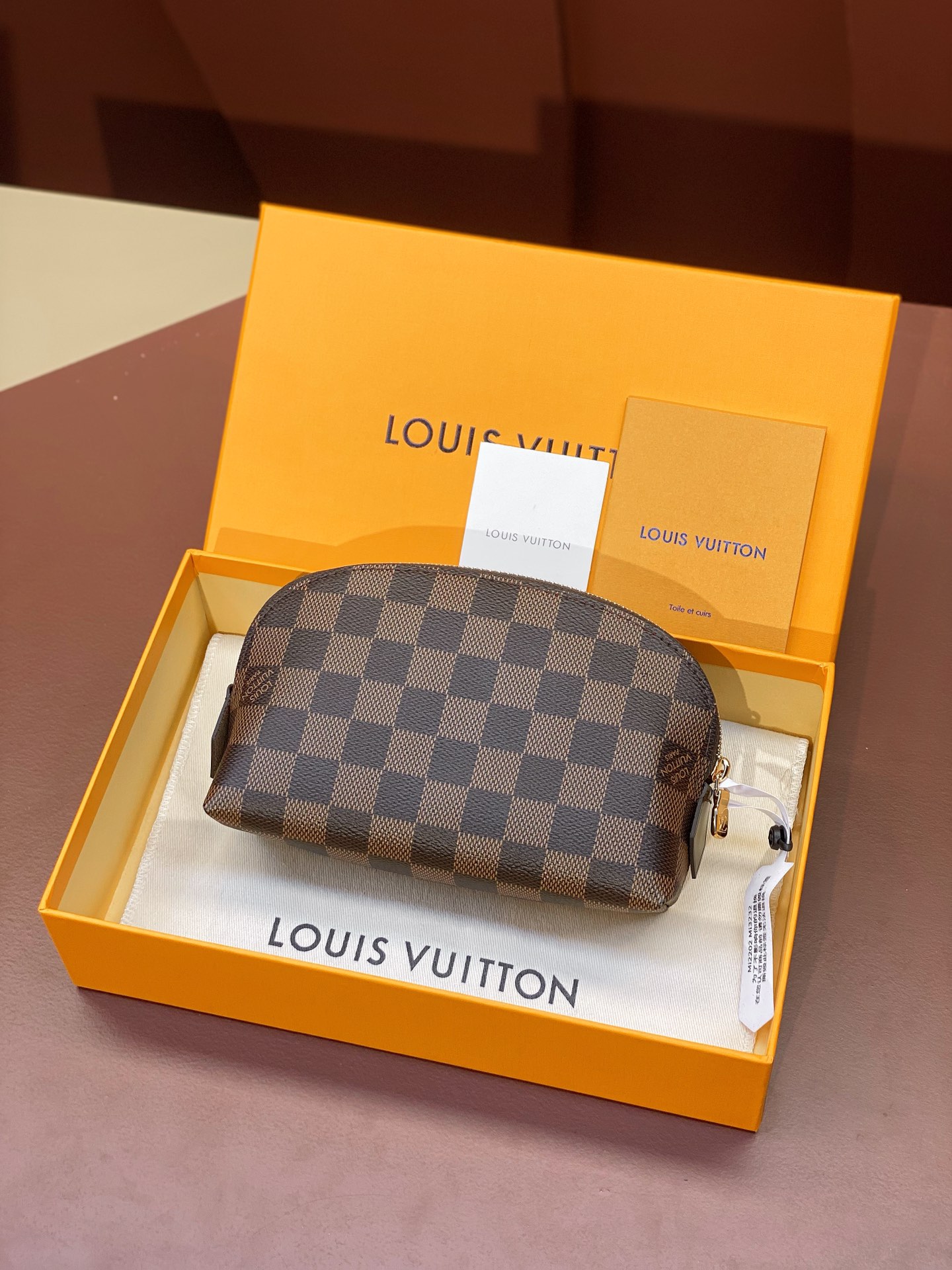High Quality Luxury Louis Vuitton Makeup Bag – Style 43049 product detail