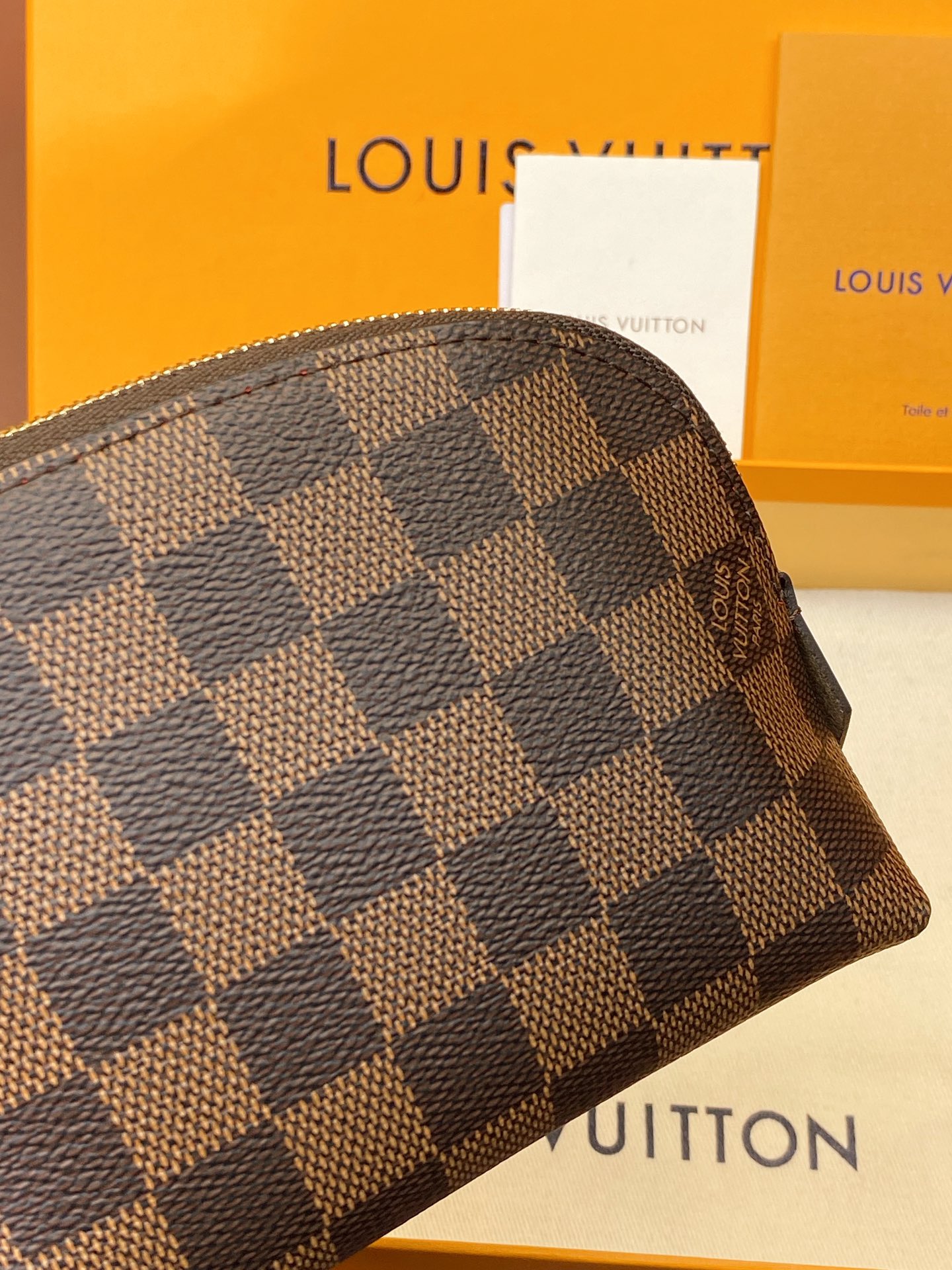 High Quality Luxury Louis Vuitton Makeup Bag – Style 43049 product detail