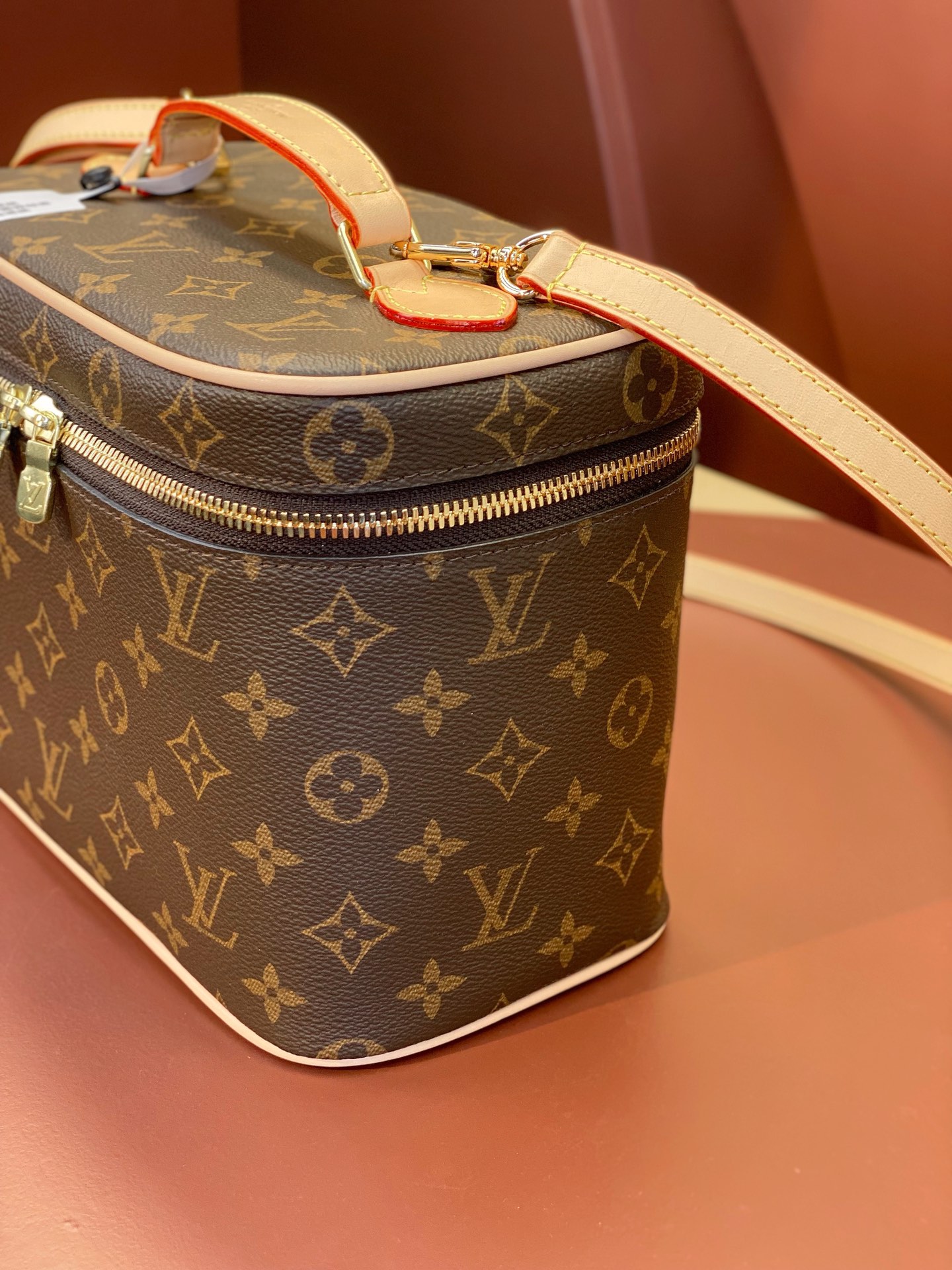 High Quality Luxury Louis Vuitton Makeup Bag – Style 43072 product detail