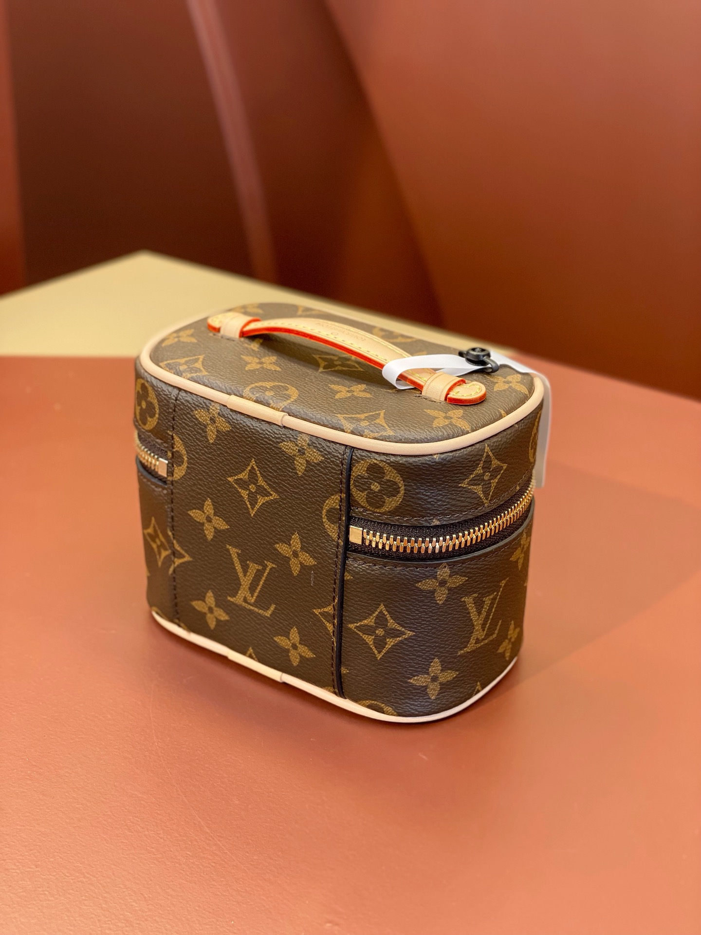 High Quality Luxury Louis Vuitton Makeup Bag – Style 43073 product detail
