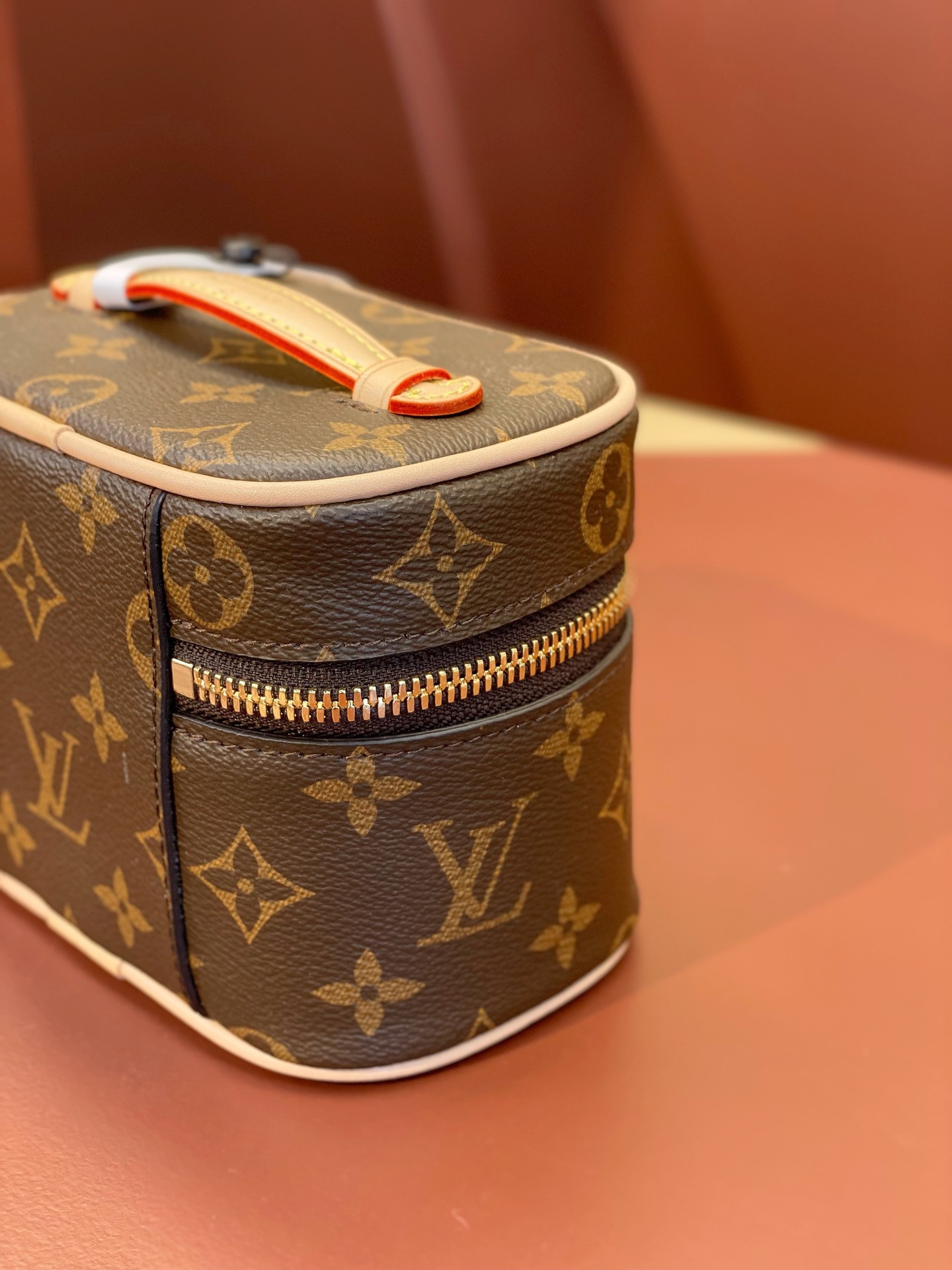 High Quality Luxury Louis Vuitton Makeup Bag – Style 43073 product detail