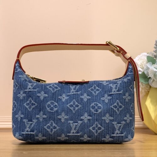 Louis Vuitton Hills Pochette product photo 1