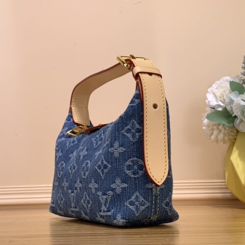 Louis Vuitton Hills Pochette product photo 2