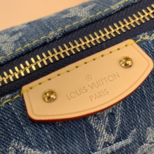 Louis Vuitton Hills Pochette product photo 4