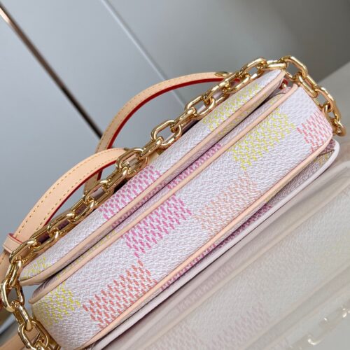 Louis Vuitton Pochette Métis East West product photo 4