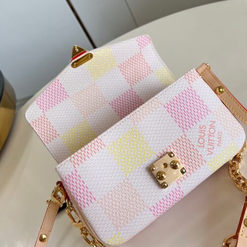 Louis Vuitton Pochette Métis East West product photo 6