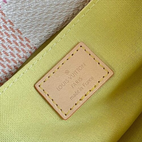Louis Vuitton Pochette Métis East West product photo 8