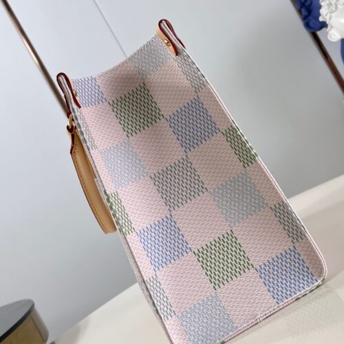 Louis Vuitton OnTheGo MM product photo 4