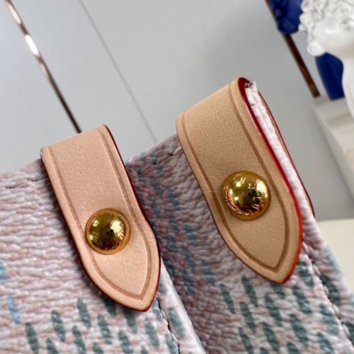 Louis Vuitton OnTheGo MM product photo 5