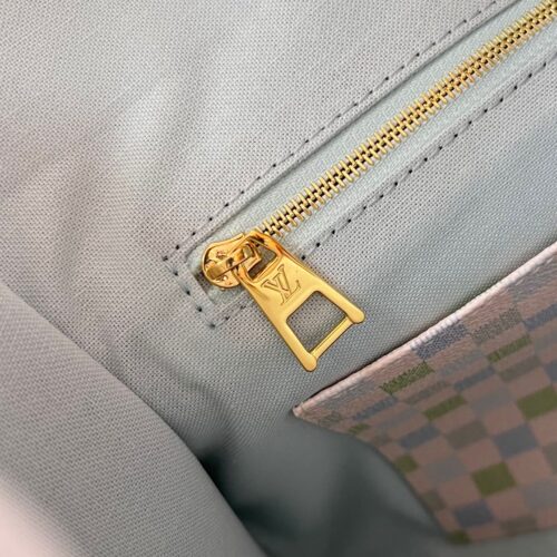 Louis Vuitton OnTheGo MM product photo 9