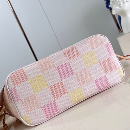 Louis Vuitton Neverfull product photo 6