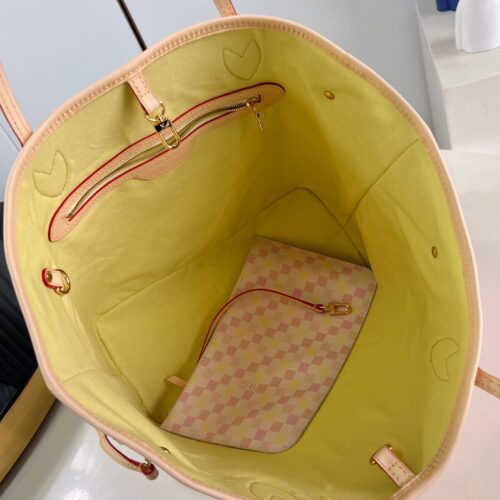 Louis Vuitton Neverfull product photo 7