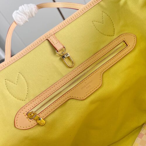 Louis Vuitton Neverfull product photo 8