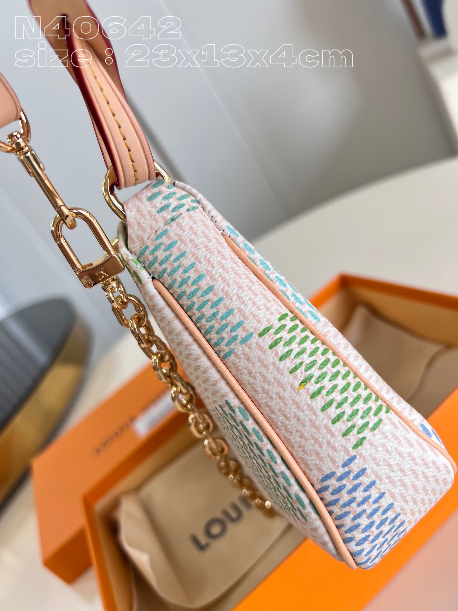 High Quality Luxury Louis Vuitton Pochette Accessoires product detail
