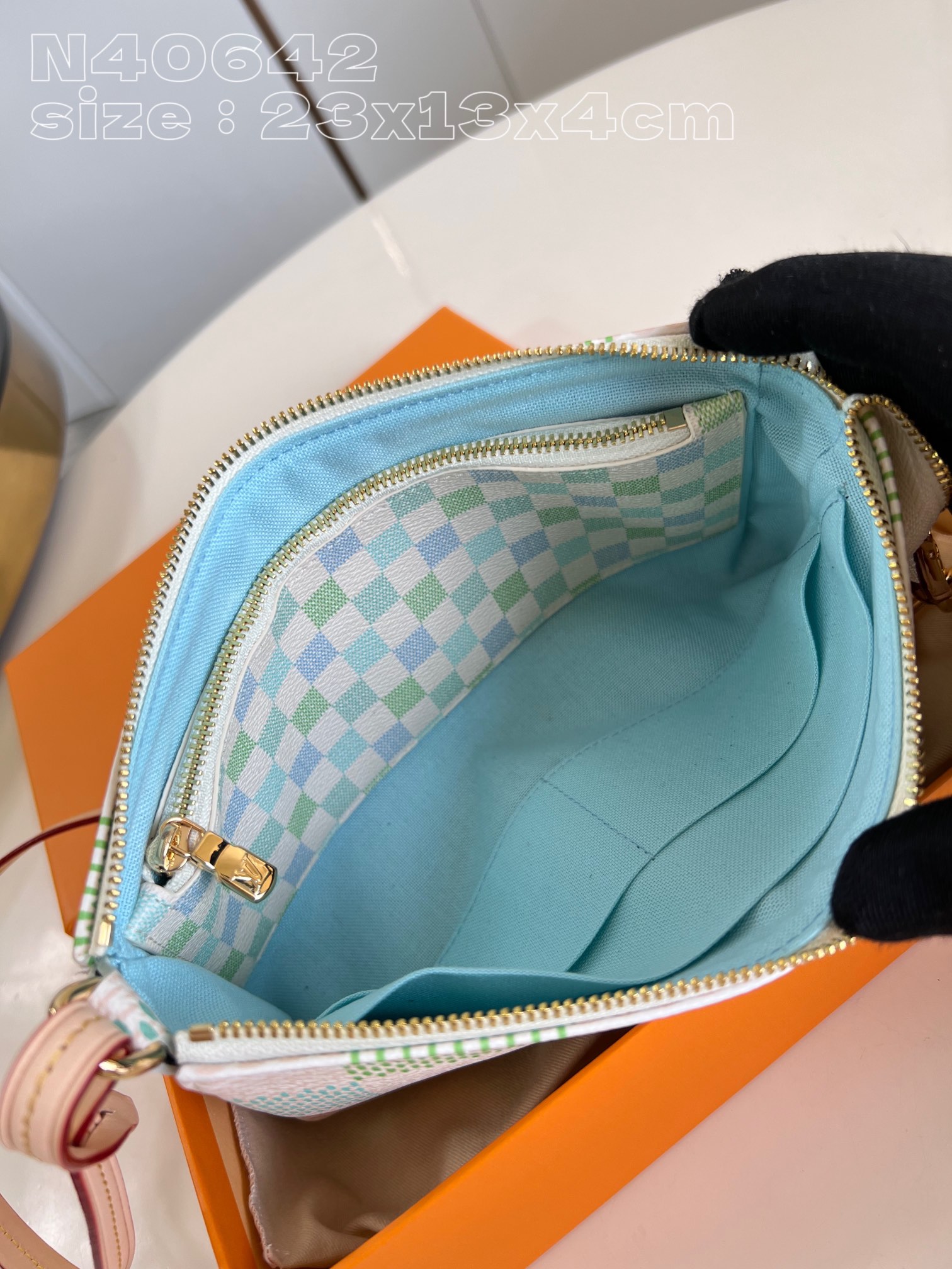 High Quality Luxury Louis Vuitton Pochette Accessoires product detail