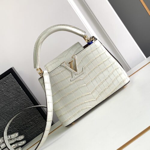 Louis Vuitton Capucines BB product photo 1
