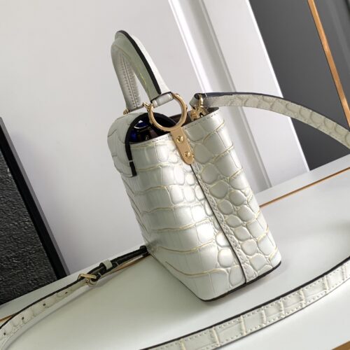 Louis Vuitton Capucines BB product photo 2