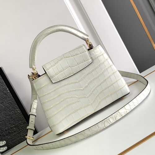 Louis Vuitton Capucines BB product photo 3