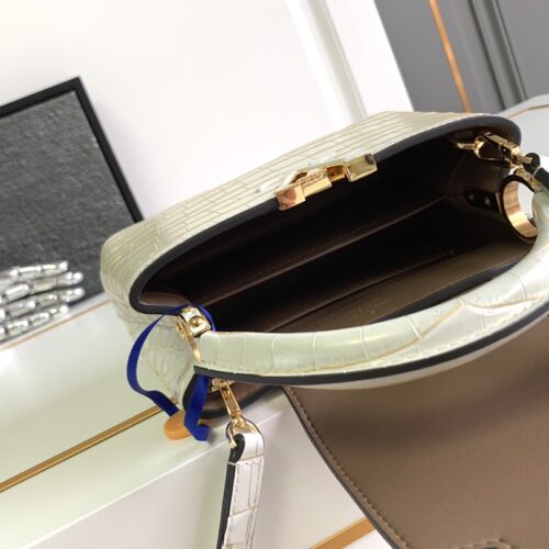 Louis Vuitton Capucines BB product photo 8