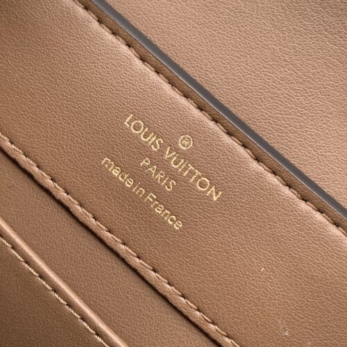 Louis Vuitton Capucines BB product photo 9