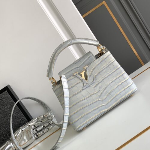 Louis Vuitton Capucines BB product photo 1