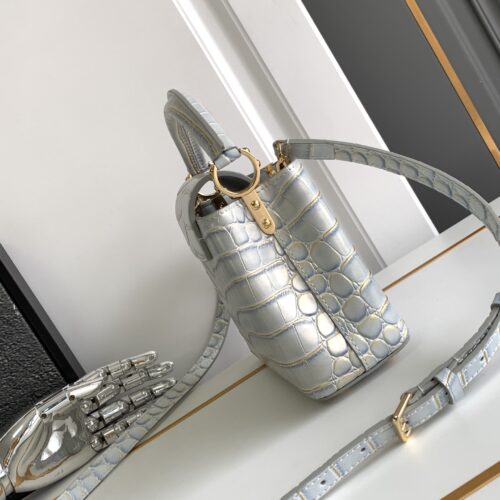 Louis Vuitton Capucines BB product photo 2