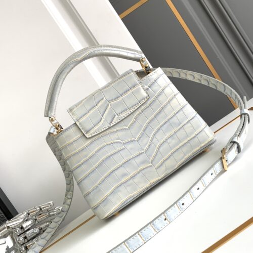 Louis Vuitton Capucines BB product photo 3